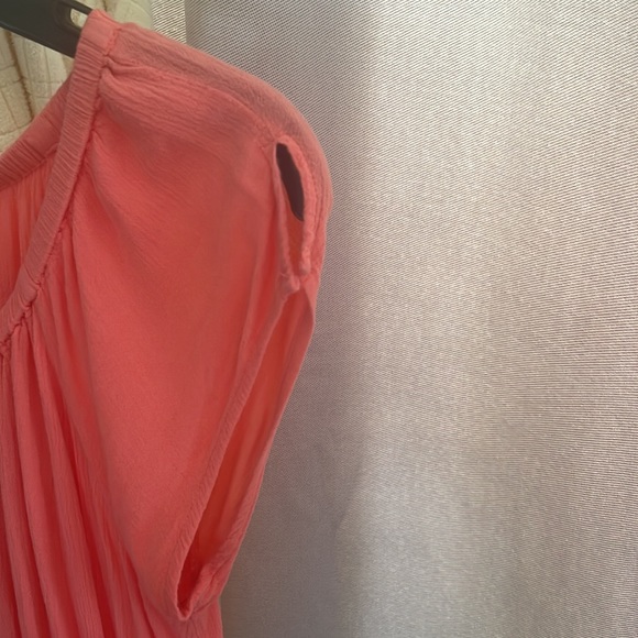 Eyeshadow ruffle bottom top - Picture 5 of 6